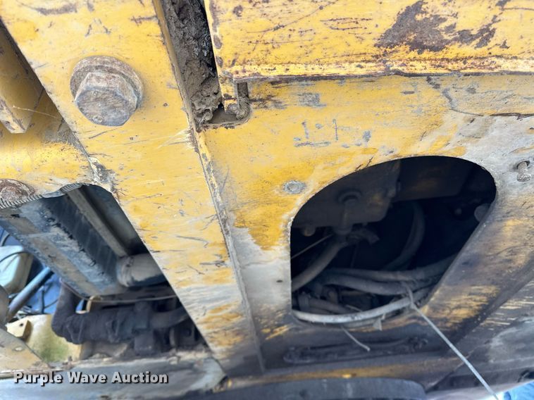 image for item DP3262 1999 John Deere 120  excavator