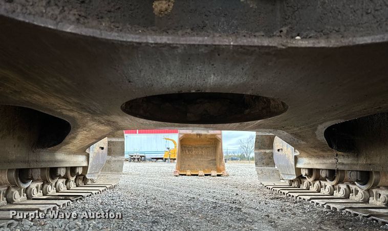 image for item DP3262 1999 John Deere 120  excavator