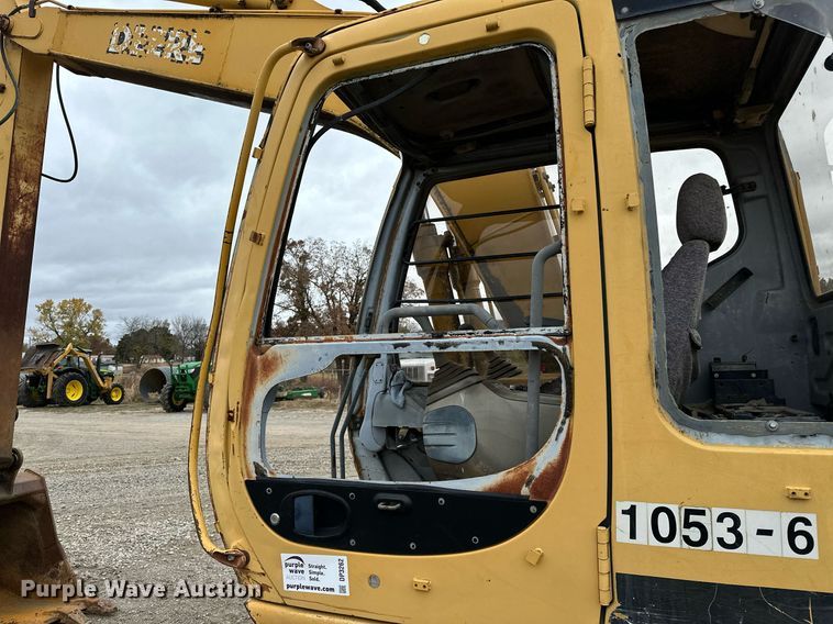 image for item DP3262 1999 John Deere 120  excavator