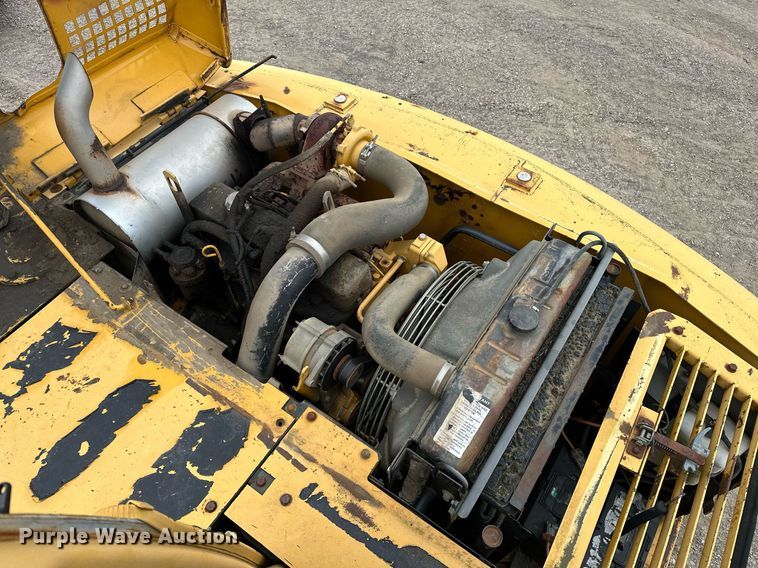 image for item DP3262 1999 John Deere 120  excavator