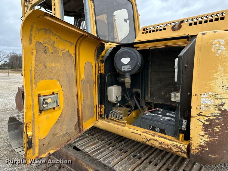 image for item DP3262 1999 John Deere 120  excavator