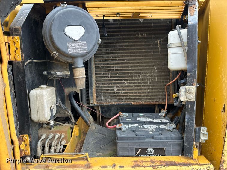 image for item DP3262 1999 John Deere 120  excavator