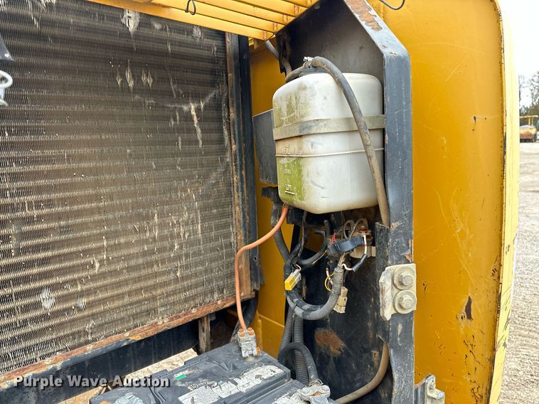 image for item DP3262 1999 John Deere 120  excavator