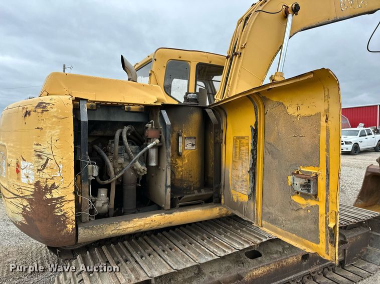 image for item DP3262 1999 John Deere 120  excavator