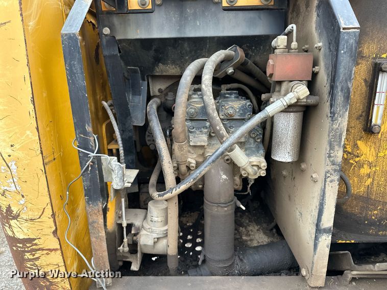 image for item DP3262 1999 John Deere 120  excavator