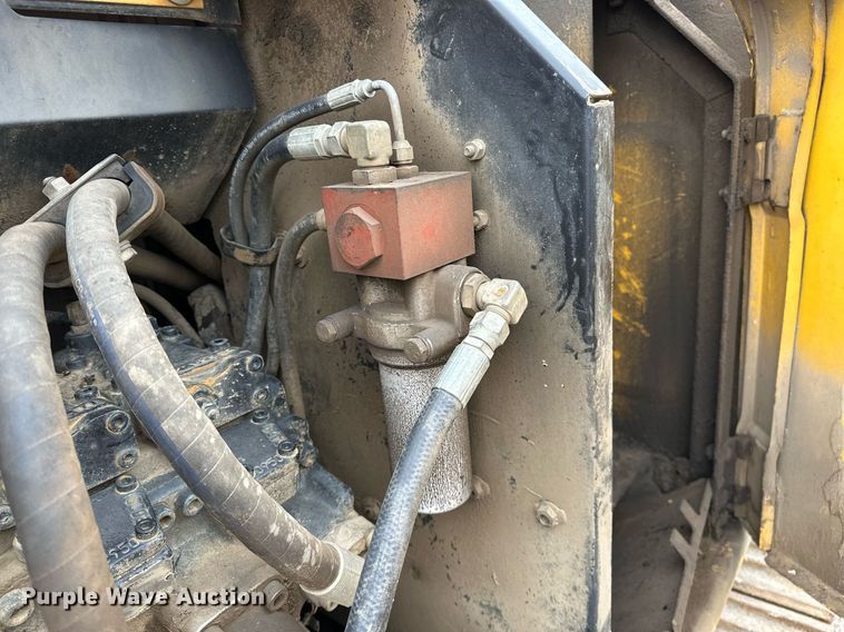 image for item DP3262 1999 John Deere 120  excavator