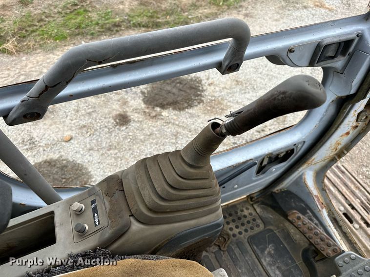 image for item DP3262 1999 John Deere 120  excavator