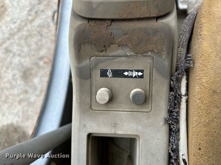 image for item DP3262 1999 John Deere 120  excavator