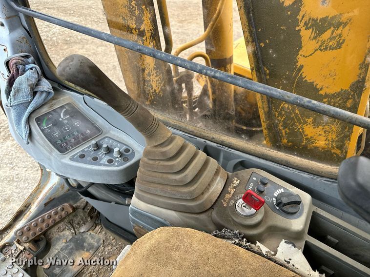 image for item DP3262 1999 John Deere 120  excavator