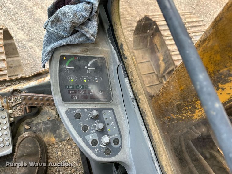 image for item DP3262 1999 John Deere 120  excavator