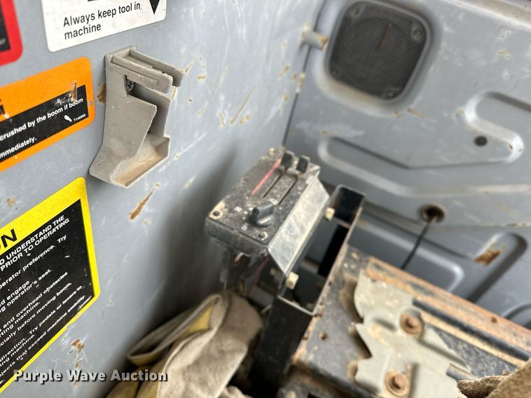 image for item DP3262 1999 John Deere 120  excavator