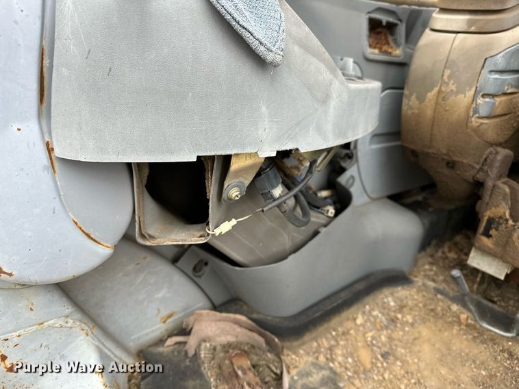 image for item DP3262 1999 John Deere 120  excavator