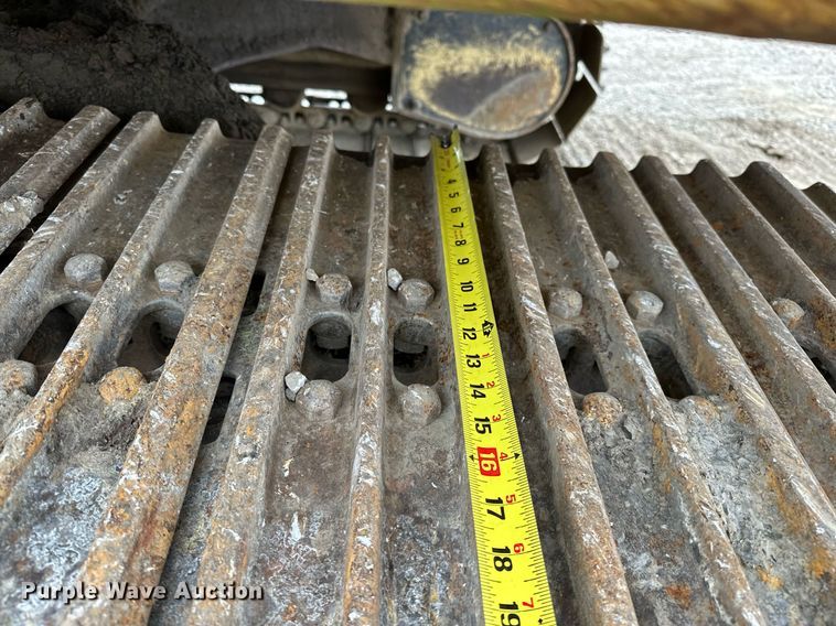 image for item DP3262 1999 John Deere 120  excavator