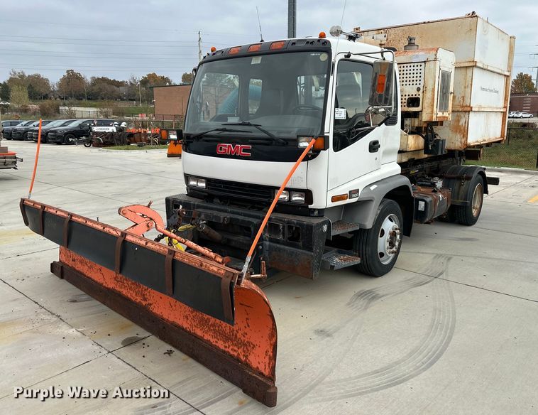 image for item DP4391 2004 GMC T7500  hook lift truck