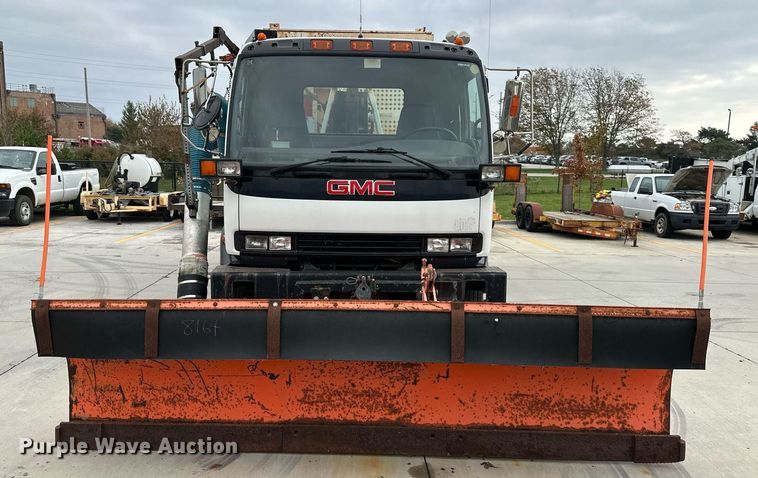 image for item DP4391 2004 GMC T7500  hook lift truck