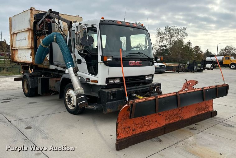 image for item DP4391 2004 GMC T7500  hook lift truck