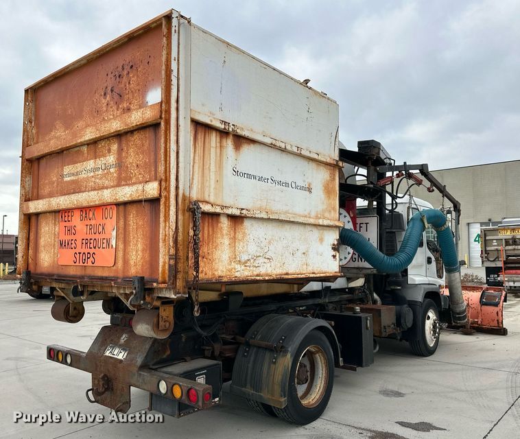 image for item DP4391 2004 GMC T7500  hook lift truck