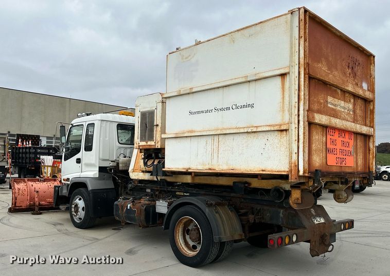 image for item DP4391 2004 GMC T7500  hook lift truck