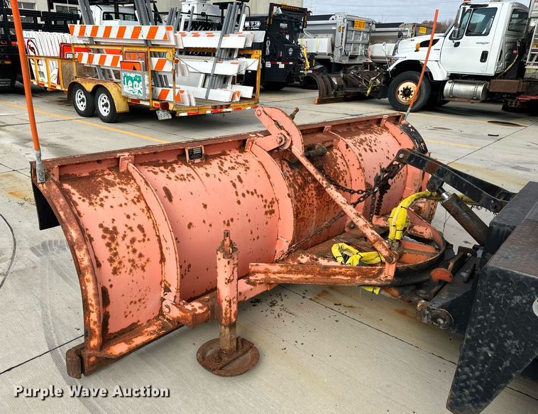 image for item DP4391 2004 GMC T7500  hook lift truck