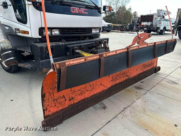 image for item DP4391 2004 GMC T7500  hook lift truck