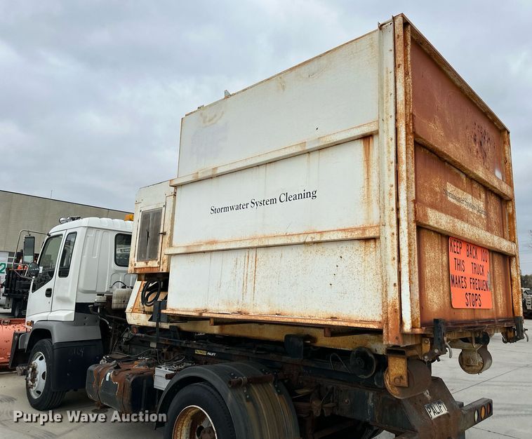 image for item DP4391 2004 GMC T7500  hook lift truck