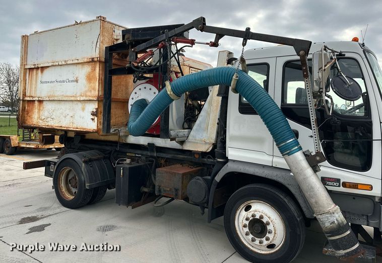 image for item DP4391 2004 GMC T7500  hook lift truck