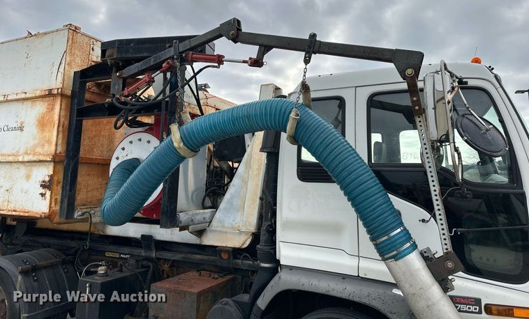 image for item DP4391 2004 GMC T7500  hook lift truck