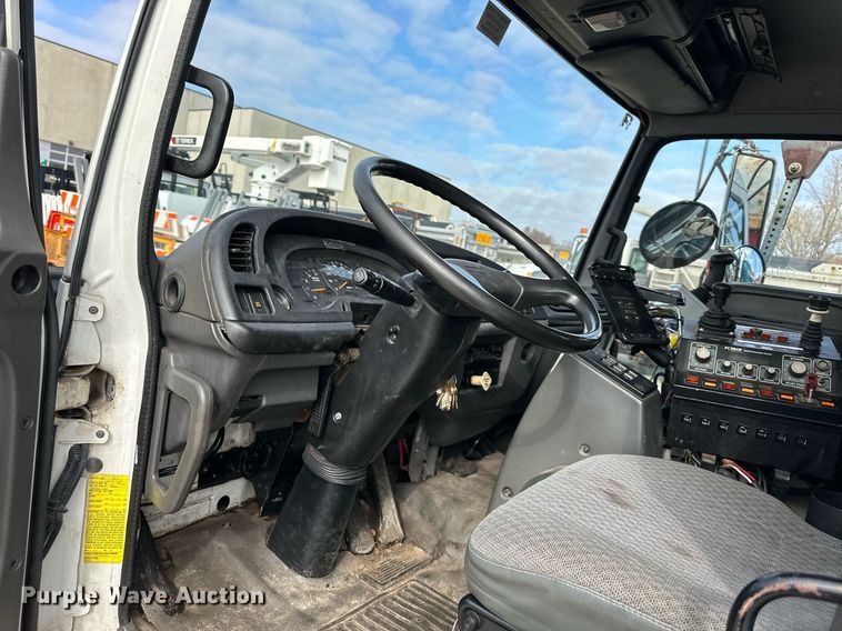 image for item DP4391 2004 GMC T7500  hook lift truck