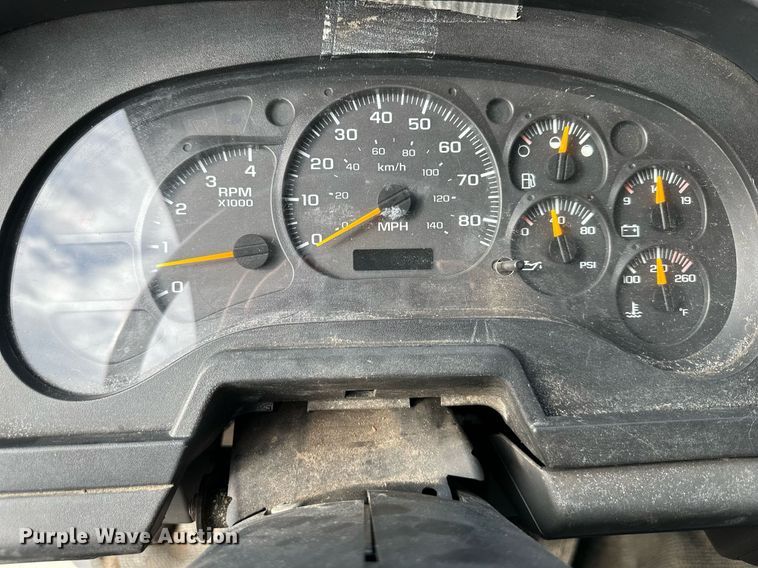 image for item DP4391 2004 GMC T7500  hook lift truck