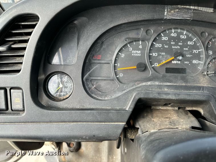 image for item DP4391 2004 GMC T7500  hook lift truck