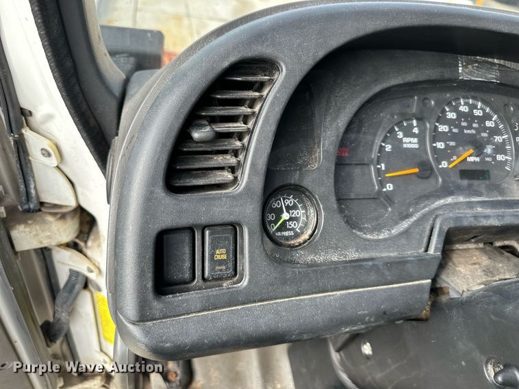 image for item DP4391 2004 GMC T7500  hook lift truck