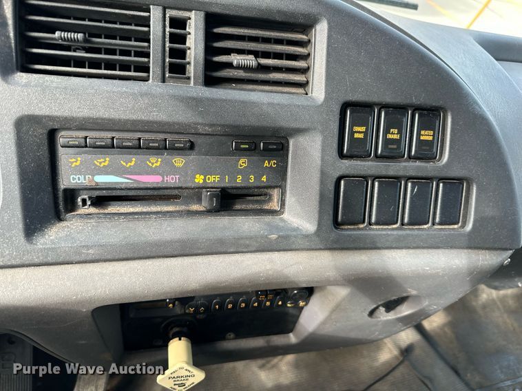 image for item DP4391 2004 GMC T7500  hook lift truck