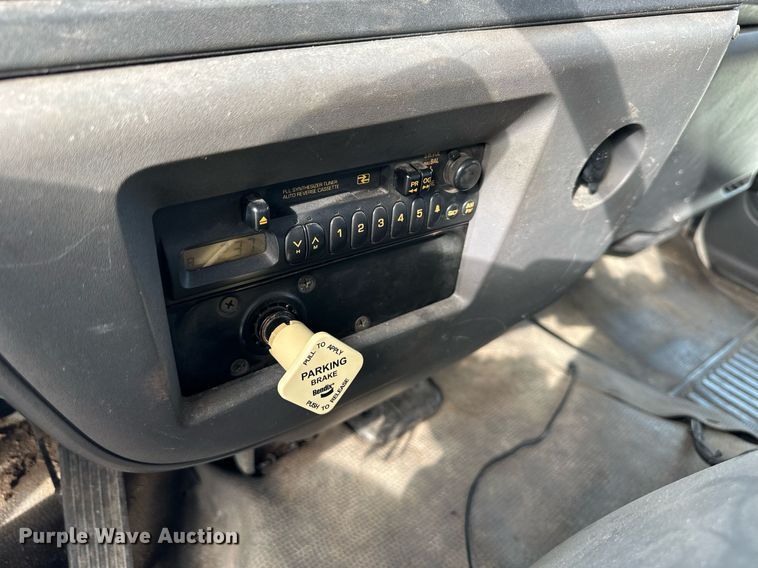 image for item DP4391 2004 GMC T7500  hook lift truck