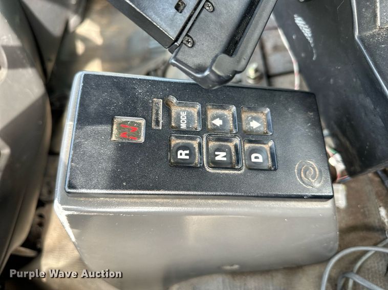 image for item DP4391 2004 GMC T7500  hook lift truck