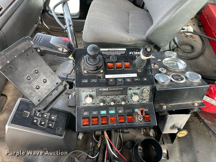 image for item DP4391 2004 GMC T7500  hook lift truck