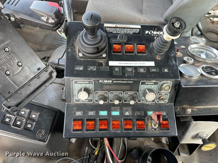 image for item DP4391 2004 GMC T7500  hook lift truck