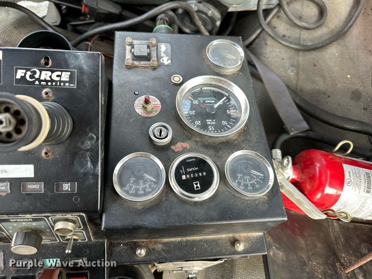 image for item DP4391 2004 GMC T7500  hook lift truck