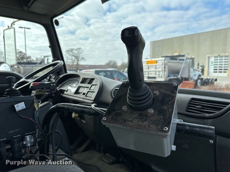 image for item DP4391 2004 GMC T7500  hook lift truck