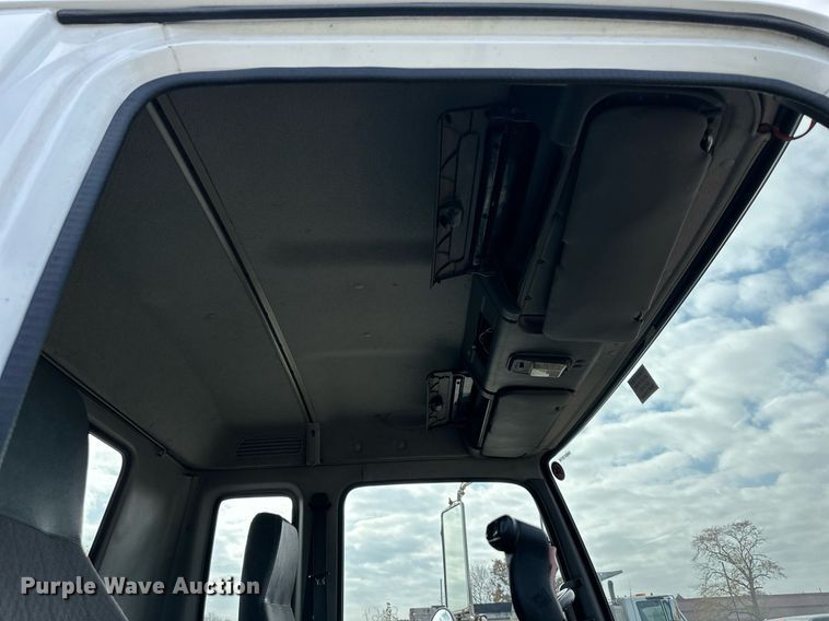 image for item DP4391 2004 GMC T7500  hook lift truck