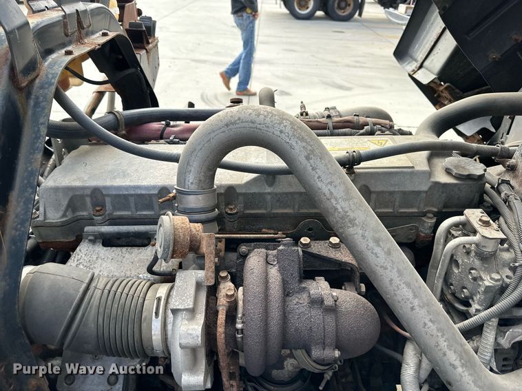 image for item DP4391 2004 GMC T7500  hook lift truck