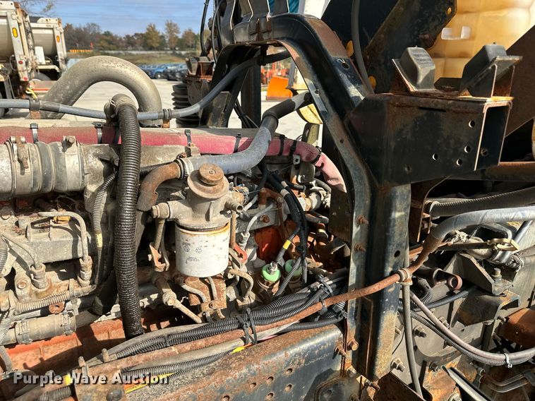 image for item DP4391 2004 GMC T7500  hook lift truck