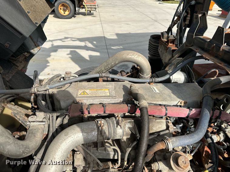 image for item DP4391 2004 GMC T7500  hook lift truck