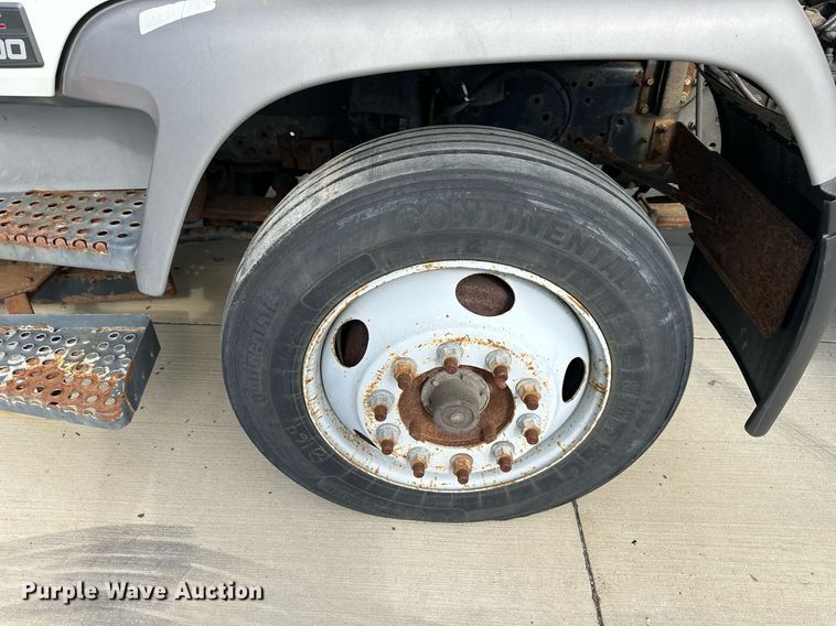 image for item DP4391 2004 GMC T7500  hook lift truck