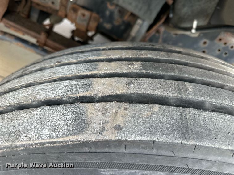 image for item DP4391 2004 GMC T7500  hook lift truck