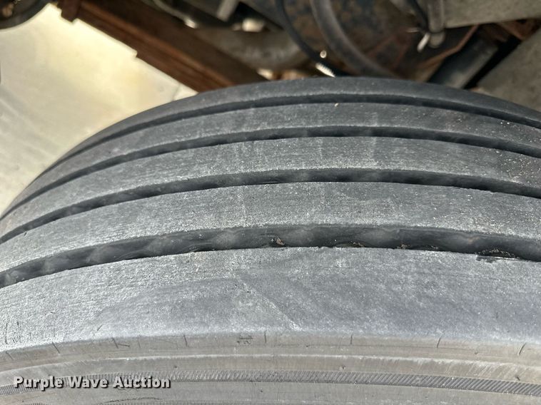 image for item DP4391 2004 GMC T7500  hook lift truck