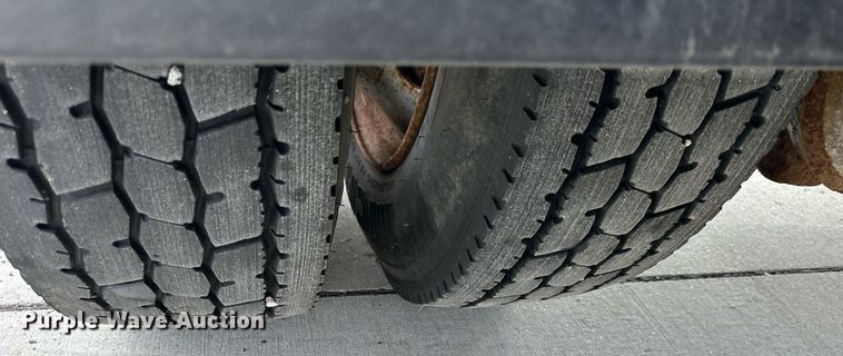 image for item DP4391 2004 GMC T7500  hook lift truck