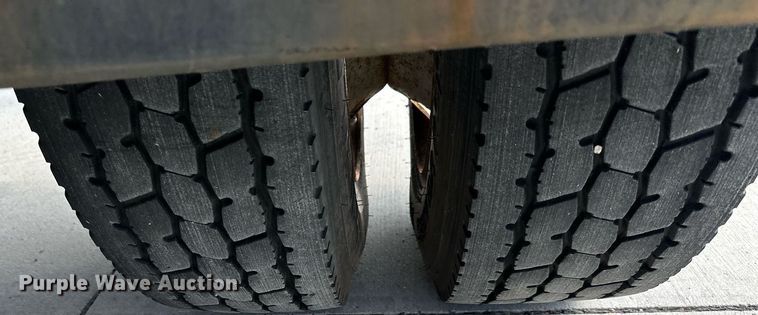 image for item DP4391 2004 GMC T7500  hook lift truck