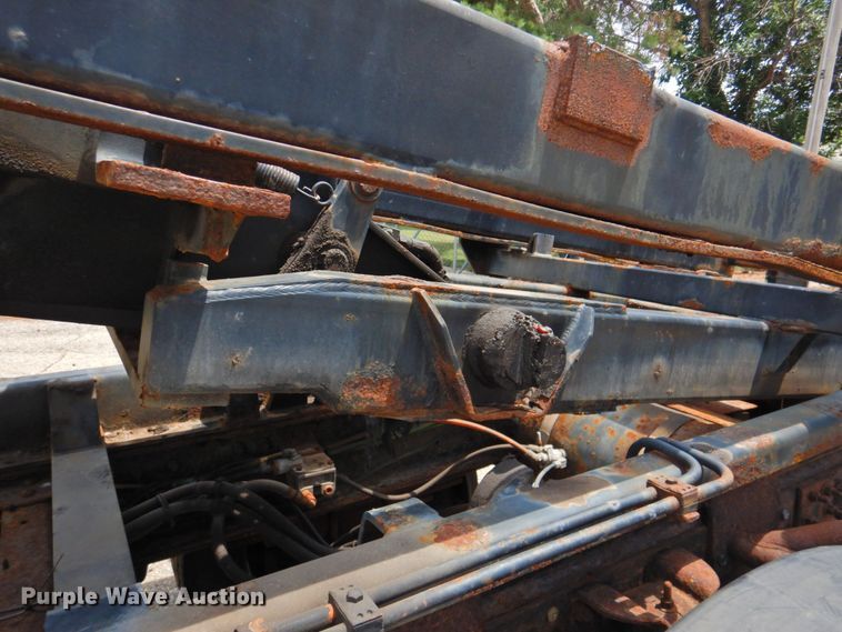 image for item DP4391 2004 GMC T7500  hook lift truck