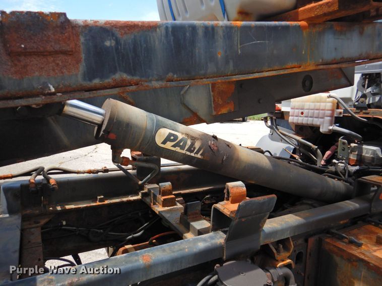 image for item DP4391 2004 GMC T7500  hook lift truck