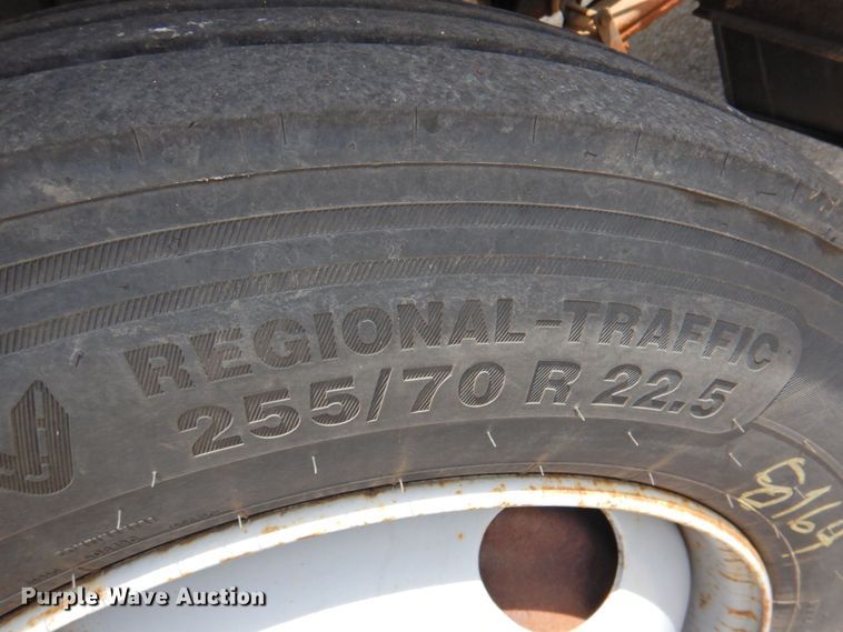 image for item DP4391 2004 GMC T7500  hook lift truck